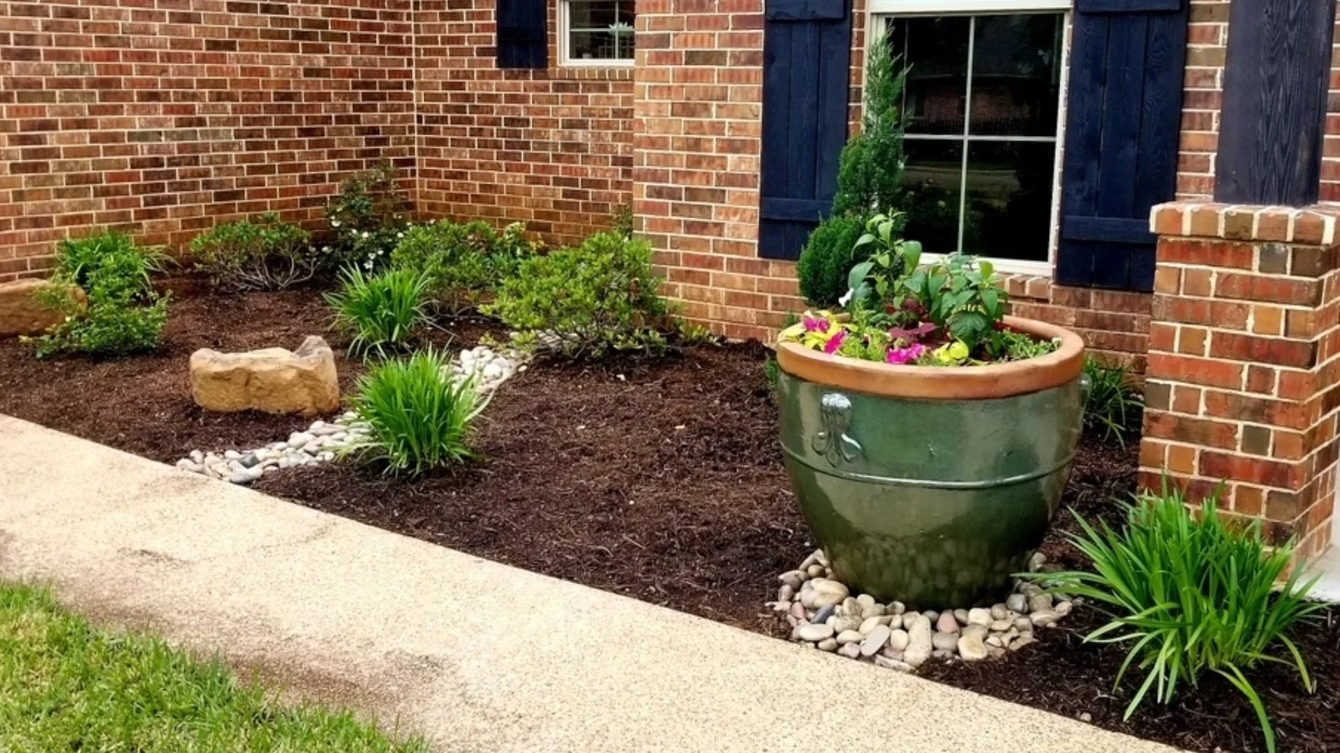 Do You Need to Replenish the Mulch in Your Landscape Beds?