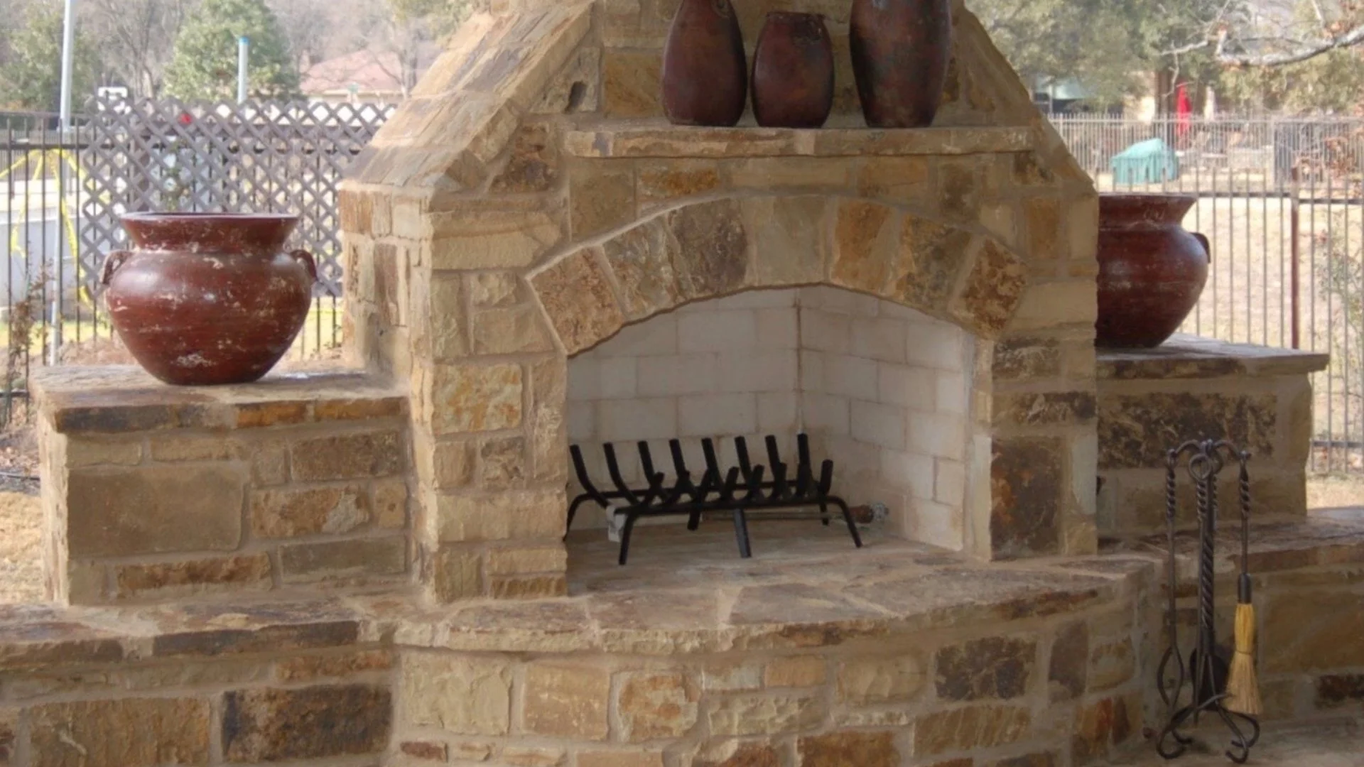 3 Questions to Ask Yourself When Deciding Between a Fire Pit & Outdoor Fireplace