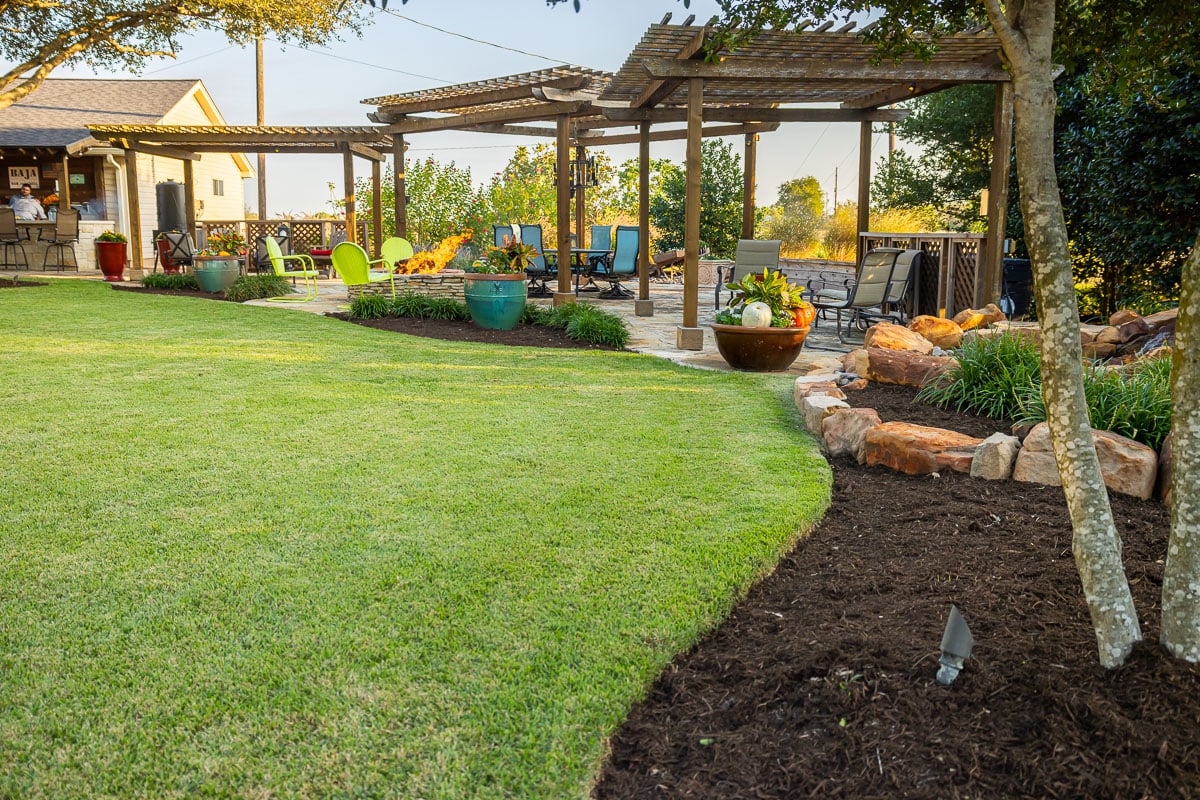 landscape beds mulch pergola patio green lawn 6