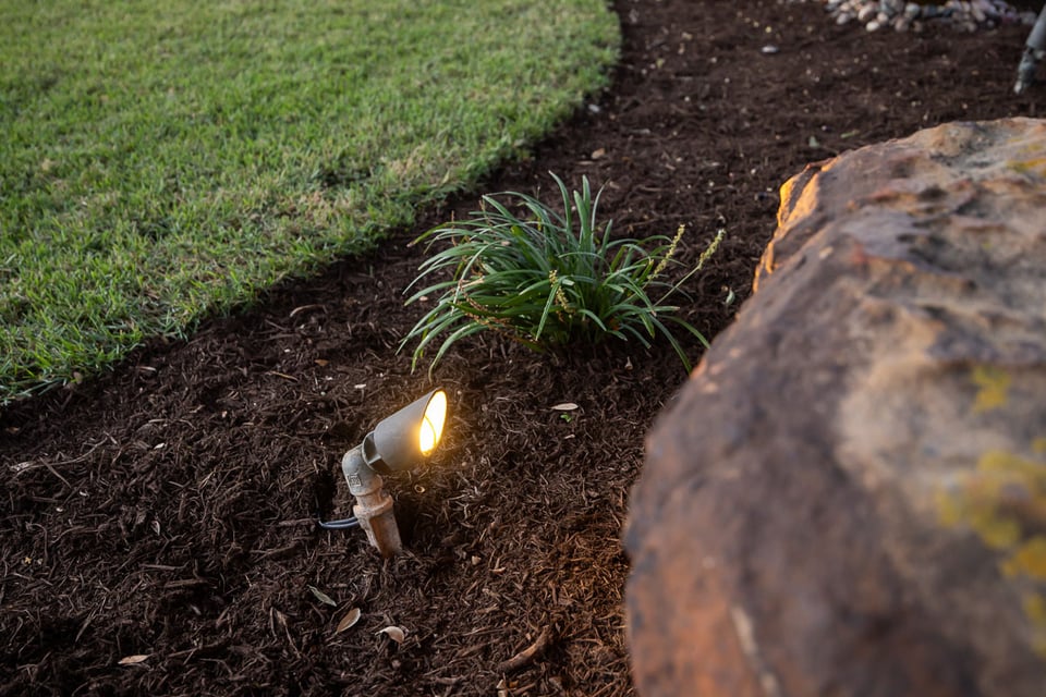 outdoor lighting landscape green lawn mulch 