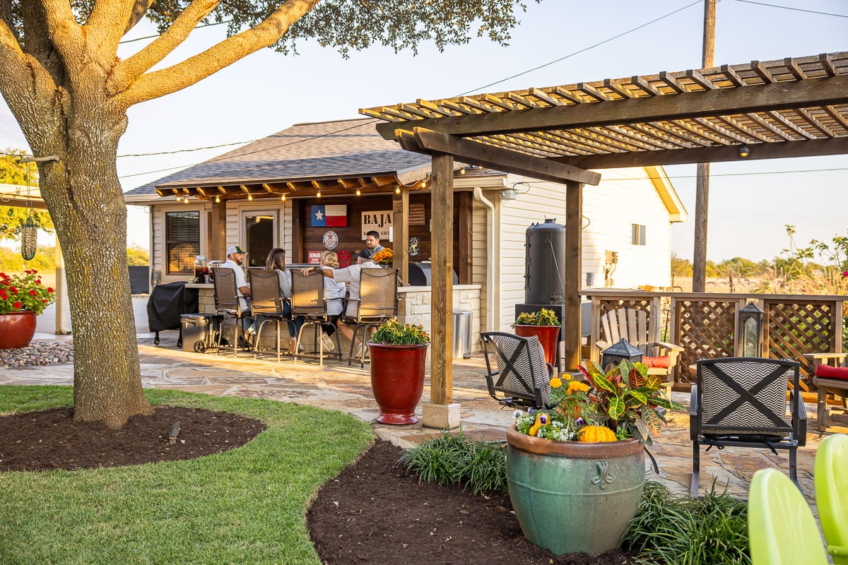 outdoor kitchen patio green lawn family customer 