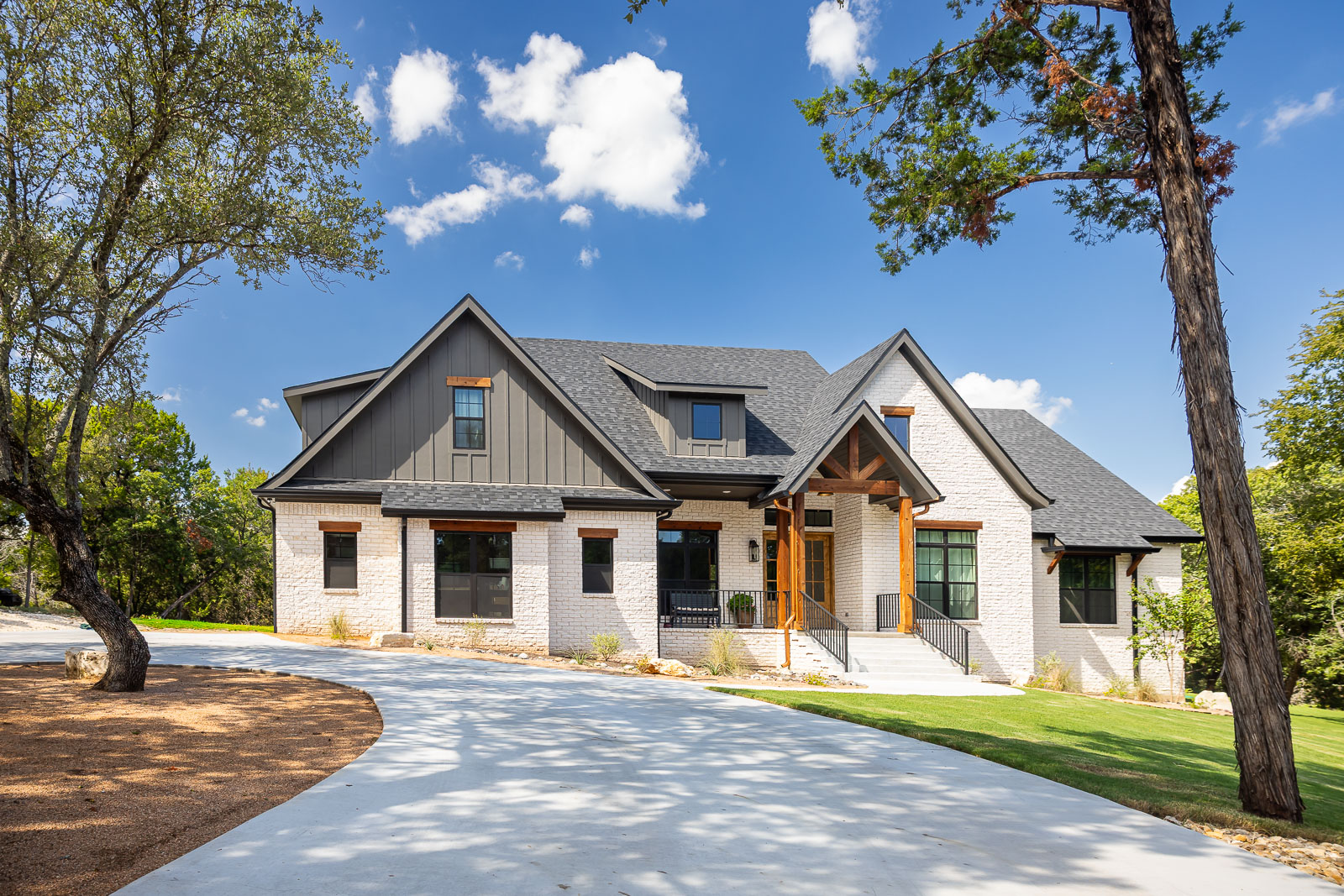 residential landscape front yard green lawn landscaping beds 2