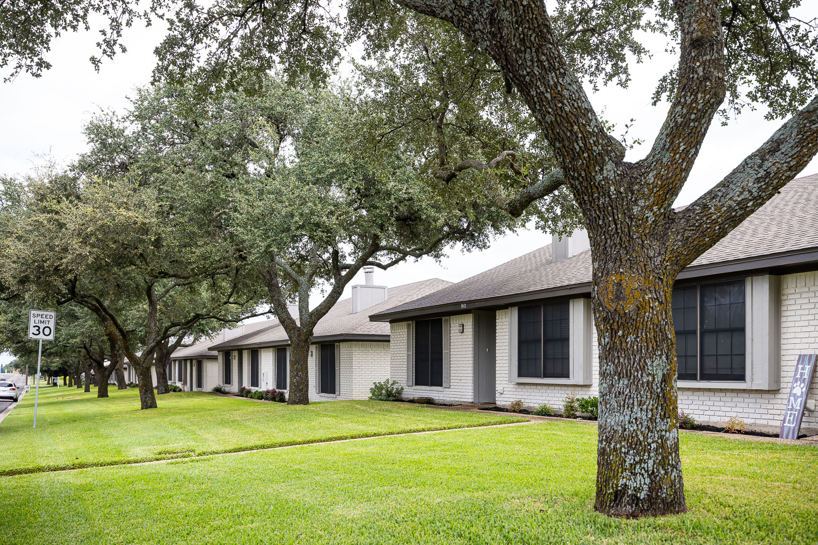 https://47688315.fs1.hubspotusercontent-na1.net/hubfs/47688315/residential%20rentals%20landscaping%20green%20lawn%20large%20trees.jpg